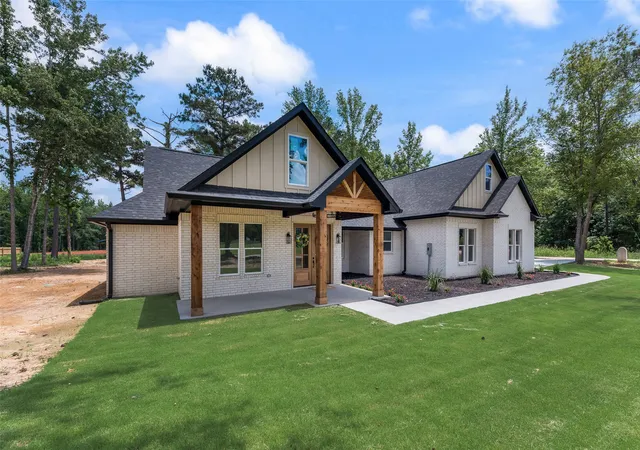 Photo 3 of Single family home for sale at 17404 County Road 479, Lindale, TX 75771 | MLS# 21282780 | Listing updated on 2026-10-04