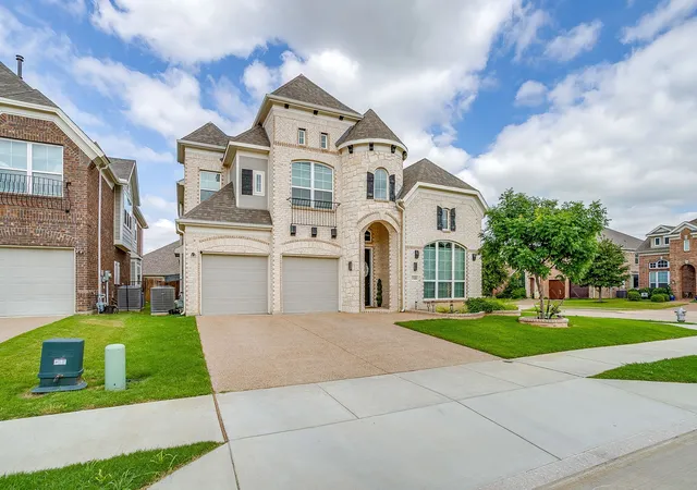 Photo 2 of Sale Pending at 15600 Wild Cherry Ln, Roanoke, TX 76262 | MLS# 21258556 | Listing updated on 2026-09-09