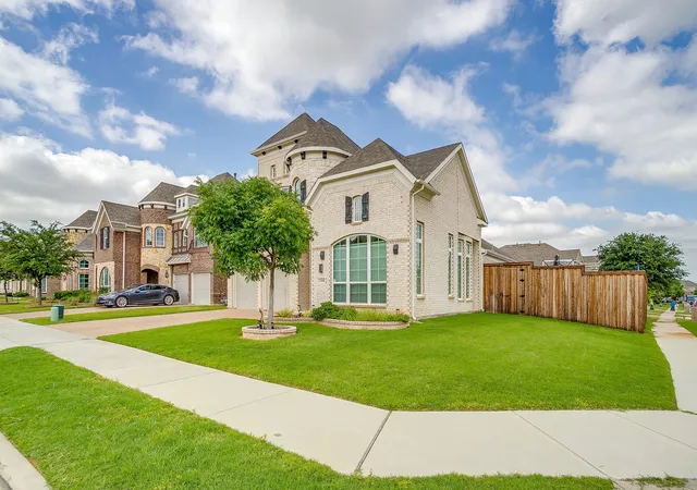 Photo 3 of Sale Pending at 15600 Wild Cherry Ln, Roanoke, TX 76262 | MLS# 21258556 | Listing updated on 2026-09-09