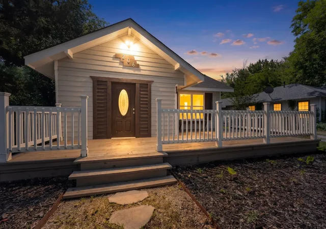 Photo 1 of Sale Pending at 206 Farley St, Waxahachie, TX 75165 | MLS# 21282863 | Listing updated on 2026-09-09