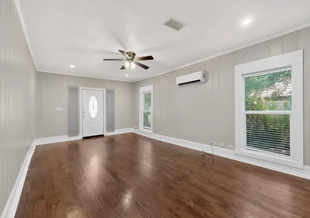 Photo 3 of Sale Pending at 206 Farley St, Waxahachie, TX 75165 | MLS# 21282863 | Listing updated on 2026-09-09