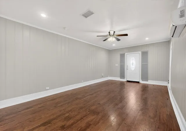 Photo 4 of Sale Pending at 206 Farley St, Waxahachie, TX 75165 | MLS# 21282863 | Listing updated on 2026-09-09