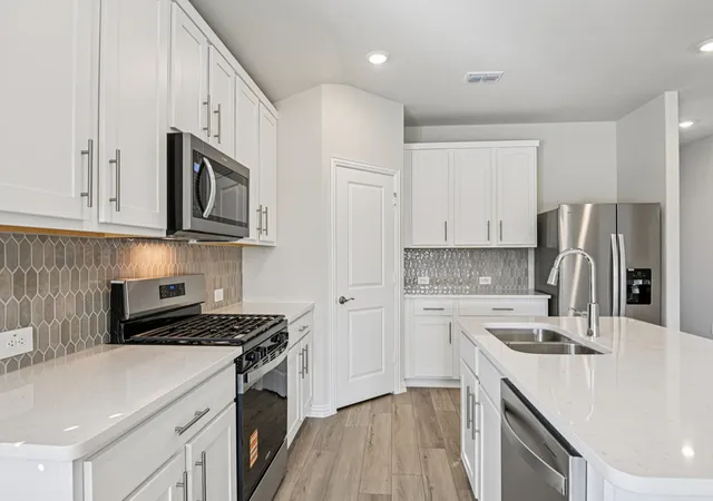 Photo 4 of Sale Pending at 3057 Texoma Blvd, Farmersville, TX 75442 | MLS# 21282233 | Listing updated on 2026-09-11