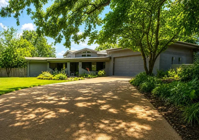 Photo 1 of Single family home for sale at 705 10th St, Mineral Wells, TX 76067 | MLS# 21282344 | Listing updated on 2026-08-02