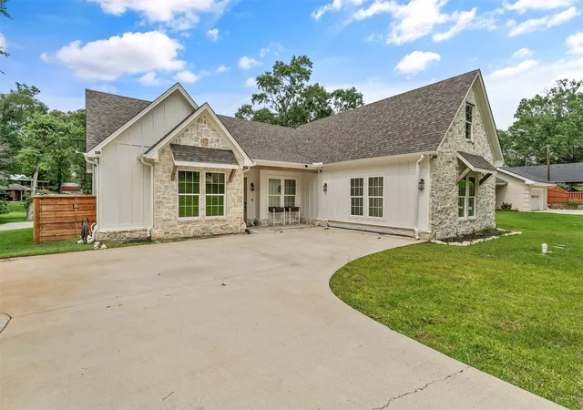 Single family home for sale at 16837 Wilson, Tyler, TX 75707 | MLS# 21282503