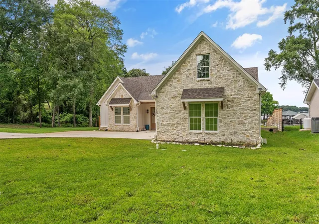 Photo 4 of Single family home for sale at 16837 Wilson, Tyler, TX 75707 | MLS# 21282503 | Listing updated on 2026-10-07