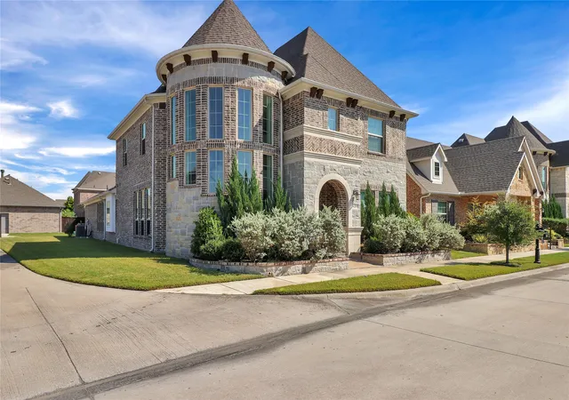 Photo 2 of Single family home for sale at 4209 Whispering Willow Wy, Arlington, TX 76005 | MLS# 21282959 | Listing updated on 2026-09-11
