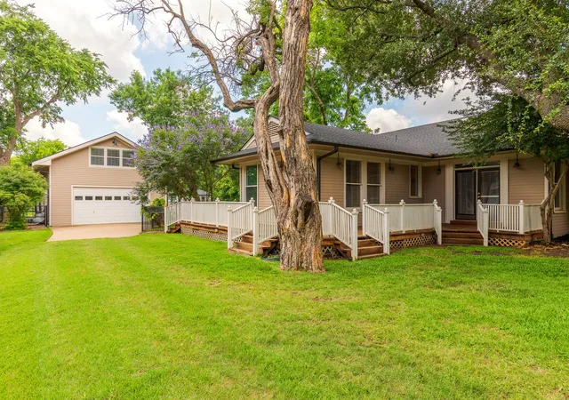 Photo 3 of Single family home for sale at 203 E Umphress St, Van Alstyne, TX 75495 | MLS# 21279271 | Listing updated on 2026-09-10