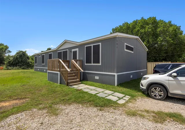 Photo 2 of Manufactured home for sale at 101 Syble Jean Dr, Burleson, TX 76028 | MLS# 21277507 | Listing updated on 2026-07-31