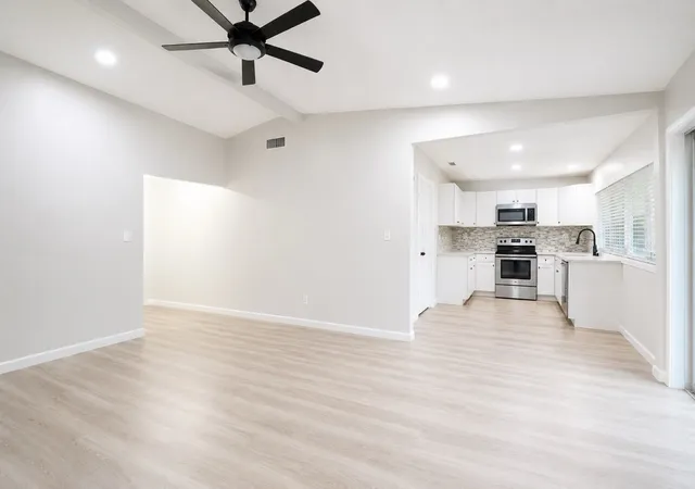 Photo 4 of Single family home for sale at 527 Shelly Ct, Duncanville, TX 75137 | MLS# 21283359 | Listing updated on 2026-09-08