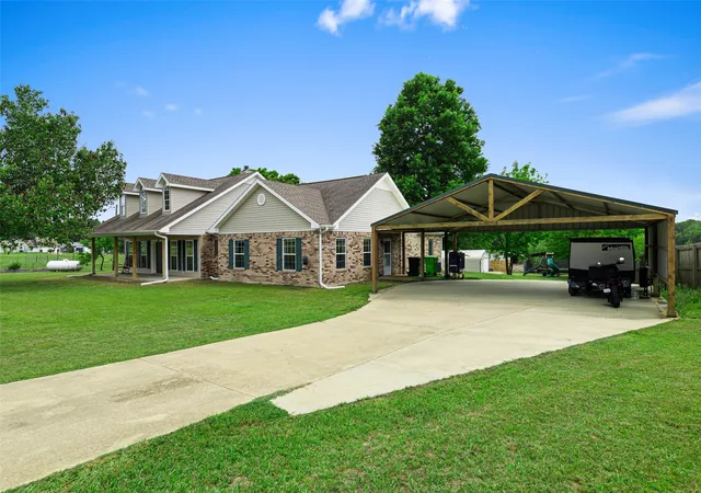 Photo 4 of Single family home for sale at 152 Black Hawk Ln, Gilmer, TX 75645 | MLS# 21283387 | Listing updated on 2026-09-01