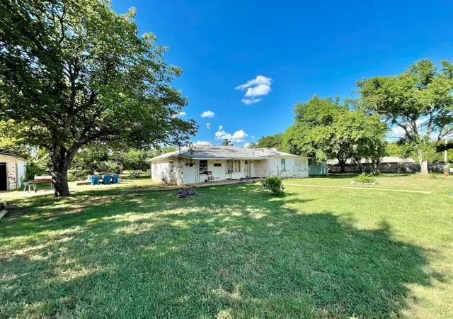 Photo 1 of Single family home for sale at 514 W Roosevelt Ave, Whitney, TX 76692 | MLS# 21283458 | Listing updated on 2026-07-30