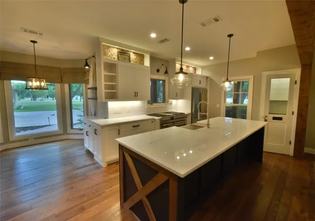 Photo 4 of Single family home for sale at 6405 Secretariat Ct, Granbury, TX 76049 | MLS# 21283477 | Listing updated on 2026-09-13