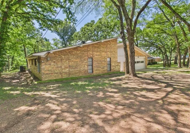 Photo 3 of Single family home for sale at 1406 Loma Linda Dr, Athens, TX 75752 | MLS# 21283535 | Listing updated on 2026-09-10