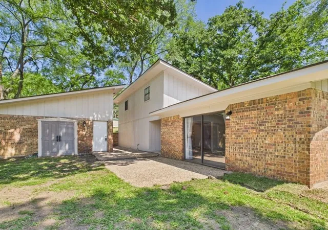 Photo 4 of Sale Pending at 1406 Loma Linda Dr, Athens, TX 75752 | MLS# 21283535 | Listing updated on 2026-10-05