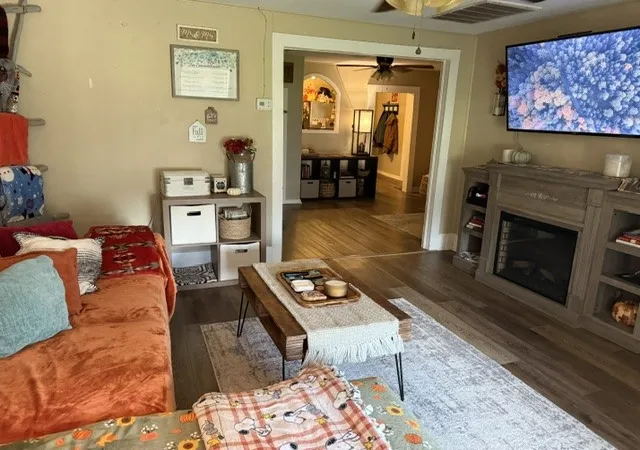 Photo 2 of Sale Pending at 671 N Race, Stephenville, TX 76401 | MLS# 21283774 | Listing updated on 2026-09-09