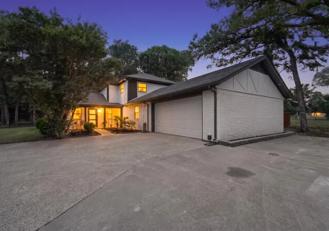 Photo 1 of Single family home for sale at 150 S Woodland Trl, Double Oak, TX 75077 | MLS# 21282216 | Listing updated on 2026-10-01