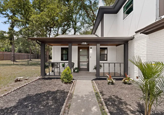 Photo 2 of Single family home for sale at 150 S Woodland Trl, Double Oak, TX 75077 | MLS# 21282216 | Listing updated on 2026-10-01