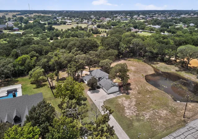 Photo 3 of Single family home for sale at 150 S Woodland Trl, Double Oak, TX 75077 | MLS# 21282216 | Listing updated on 2026-10-01