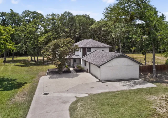 Photo 4 of Single family home for sale at 150 S Woodland Trl, Double Oak, TX 75077 | MLS# 21282216 | Listing updated on 2026-10-01