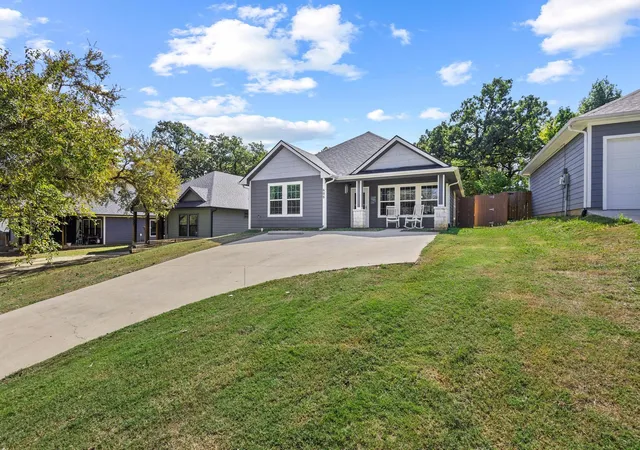 Photo 4 of Sale Pending at 608 E Shepherd St, Denison, TX 75021 | MLS# 21281642 | Listing updated on 2026-09-28