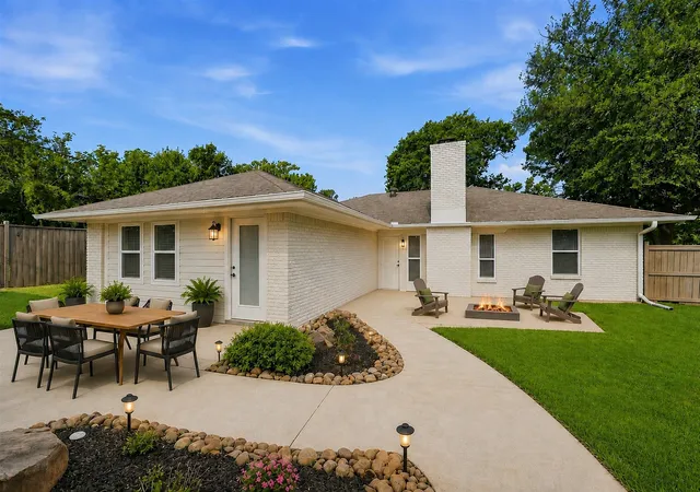 Photo 1 of Single family home for sale at 900 Cortez St, Denison, TX 75020 | MLS# 21283754 | Listing updated on 2026-07-30