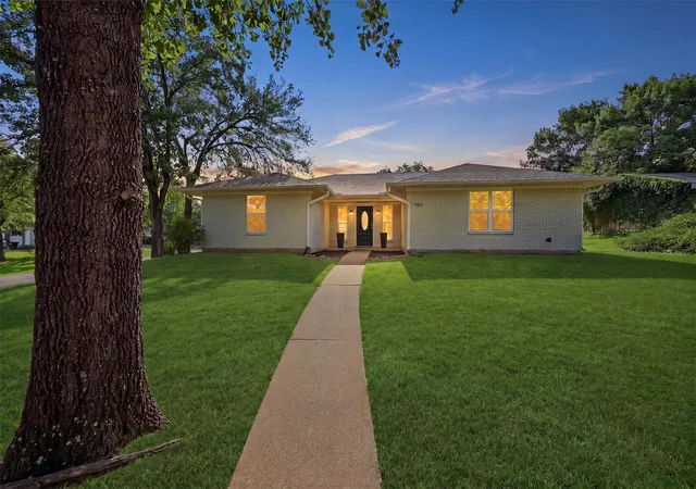 Photo 3 of Single family home for sale at 900 Cortez St, Denison, TX 75020 | MLS# 21283754 | Listing updated on 2026-07-30