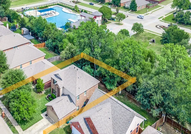 Photo 2 of Single family home for sale at 8924 Holliday Ln, Aubrey, TX 76227 | MLS# 21281820 | Listing updated on 2026-07-31