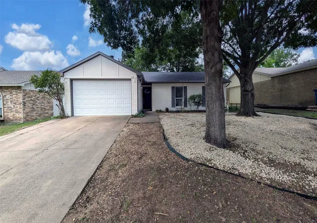 Photo 2 of Sale Pending at 533 Fairhaven Dr, Allen, TX 75002 | MLS# 21284005 | Listing updated on 2026-07-29