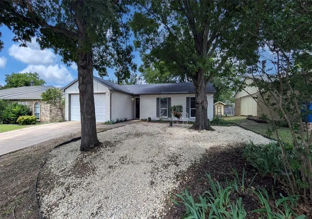 Photo 3 of Sale Pending at 533 Fairhaven Dr, Allen, TX 75002 | MLS# 21284005 | Listing updated on 2026-07-29