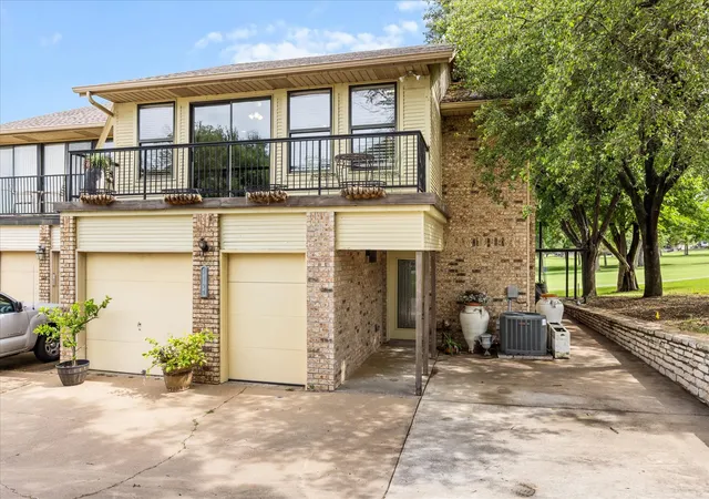 Photo 3 of Townhouse for sale at 4407 Overlook Ct, Granbury, TX 76049 | MLS# 21283750 | Listing updated on 2026-09-14