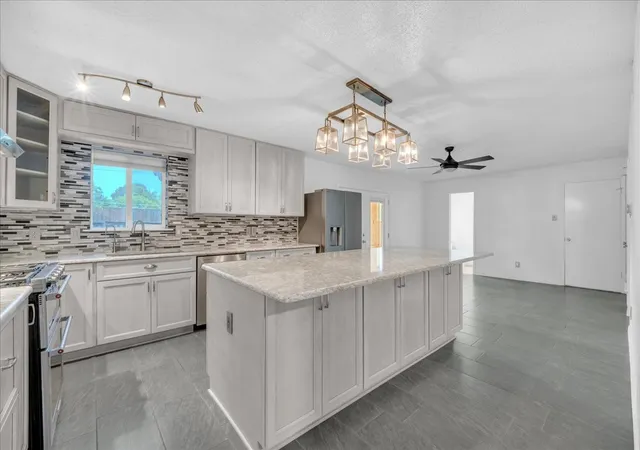 Photo 3 of Single family home for sale at 1401 Greentree Ln, Garland, TX 75042 | MLS# 21275626 | Listing updated on 2026-09-19
