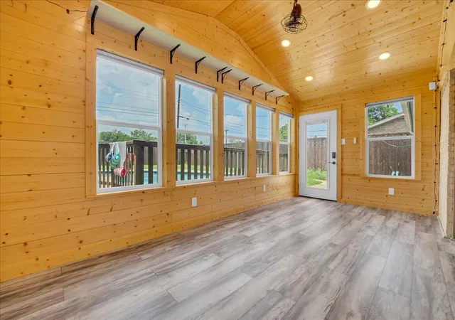 Photo 4 of Single family home for sale at 1401 Greentree Ln, Garland, TX 75042 | MLS# 21275626 | Listing updated on 2026-09-19