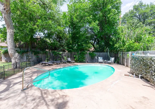 Photo 3 of Single family home for sale at 109 Circle Of Holly, Abilene, TX 79605 | MLS# 21281225 | Listing updated on 2026-09-29