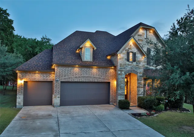 Photo 3 of Single family home for sale at 107 Meadow View Dr, Mc Kinney, TX 75071 | MLS# 21284510 | Listing updated on 2026-07-31