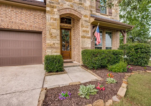 Photo 3 of Single family home for sale at 107 Meadow View Dr, Mc Kinney, TX 75071 | MLS# 21284510 | Listing updated on 2026-07-31