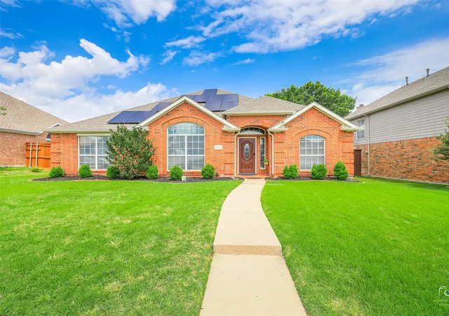 Photo 3 of Single family home for sale at 7604 Naples Ln, Frisco, TX 75035 | MLS# 21280215 | Listing updated on 2026-09-14