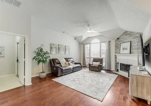 Photo 3 of Single family home for sale at 7604 Naples Ln, Frisco, TX 75035 | MLS# 21280215 | Listing updated on 2026-09-14