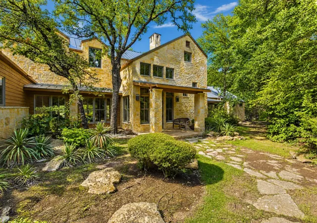 Photo 1 of Mansion for sale at 151 Trinity Bluffs Rd, Aledo, TX 76008 | MLS# 21280807 | Listing updated on 2026-10-20