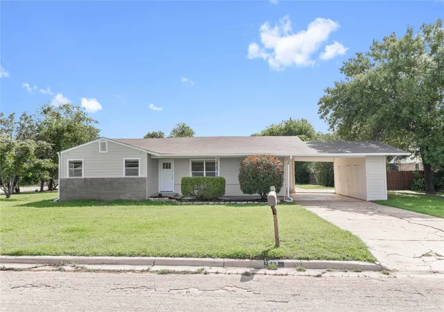 Photo 1 of Sale Pending at 1909 7th St, Brownwood, TX 76801 | MLS# 21268789 | Listing updated on 2026-07-29