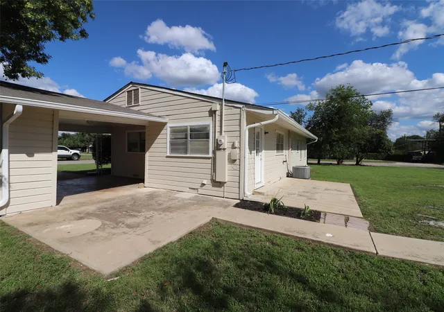 Photo 3 of Sale Pending at 1909 7th St, Brownwood, TX 76801 | MLS# 21268789 | Listing updated on 2026-07-29