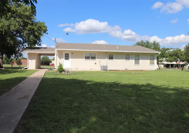 Photo 3 of Sale Pending at 1909 7Th St, Brownwood, TX 76801 | MLS# 21268789 | Listing updated on 2026-07-29