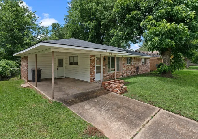 Photo 2 of Single family home for sale at 1712 Bradley St, Bossier City, LA 71112 | MLS# 21284810 | Listing updated on 2026-07-29