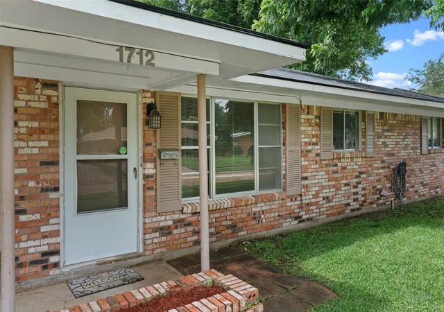 Photo 3 of Single family home for sale at 1712 Bradley St, Bossier City, LA 71112 | MLS# 21284810 | Listing updated on 2026-07-29
