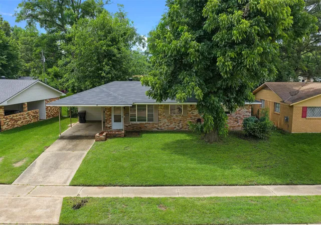 Photo 3 of Single family home for sale at 1712 Bradley St, Bossier City, LA 71112 | MLS# 21284810 | Listing updated on 2026-07-29