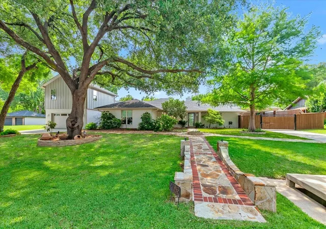 Photo 1 of Sale Pending at 1943 Camelot Dr, Grapevine, TX 76051 | MLS# 21283699 | Listing updated on 2026-09-08