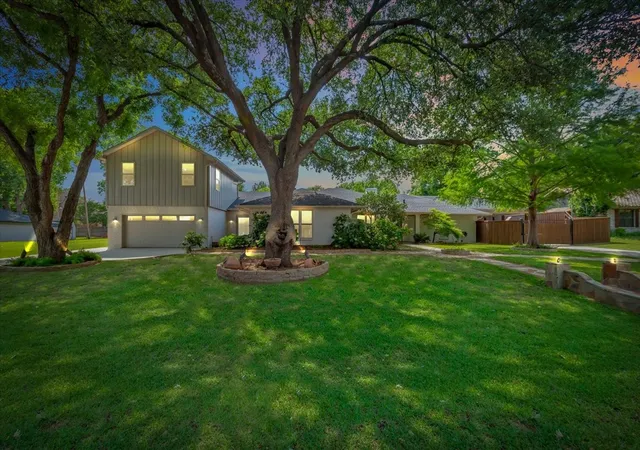 Photo 3 of Sale Pending at 1943 Camelot Dr, Grapevine, TX 76051 | MLS# 21283699 | Listing updated on 2026-09-08