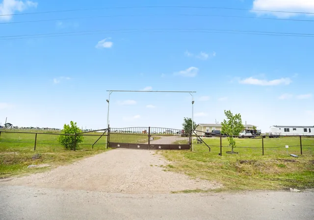 Photo 1 of Single family home for sale at 4780 County Road 4101, Kaufman, TX 75142 | MLS# 21255882 | Listing updated on 2026-09-09