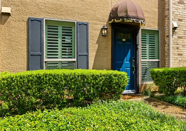 Listing Photo 3 - Condo for sale in building located at 4015 Holland Ave, Dallas, TX 75219 - Unit #103