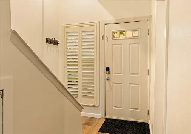 Listing Photo 4 - Condo for sale in building located at 4015 Holland Ave, Dallas, TX 75219 - Unit #103